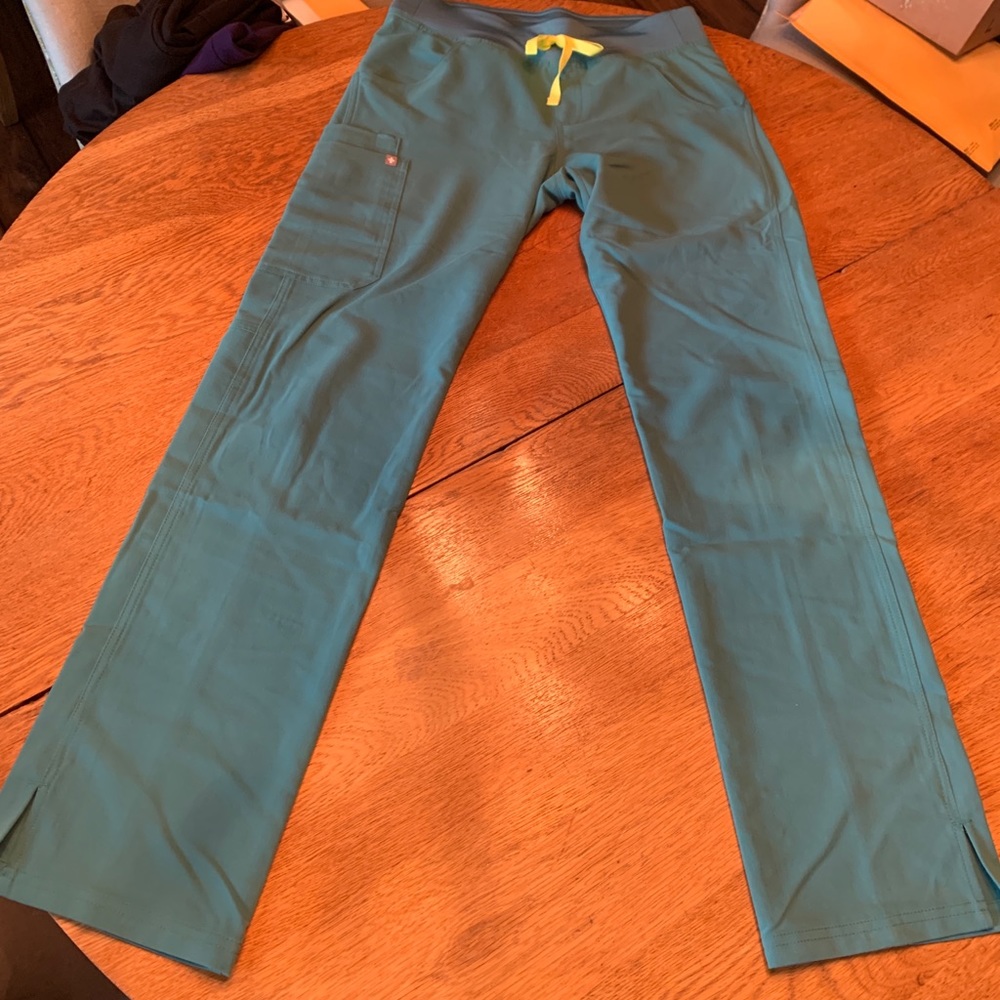 NWT figs marine scrub cargo pants TALL